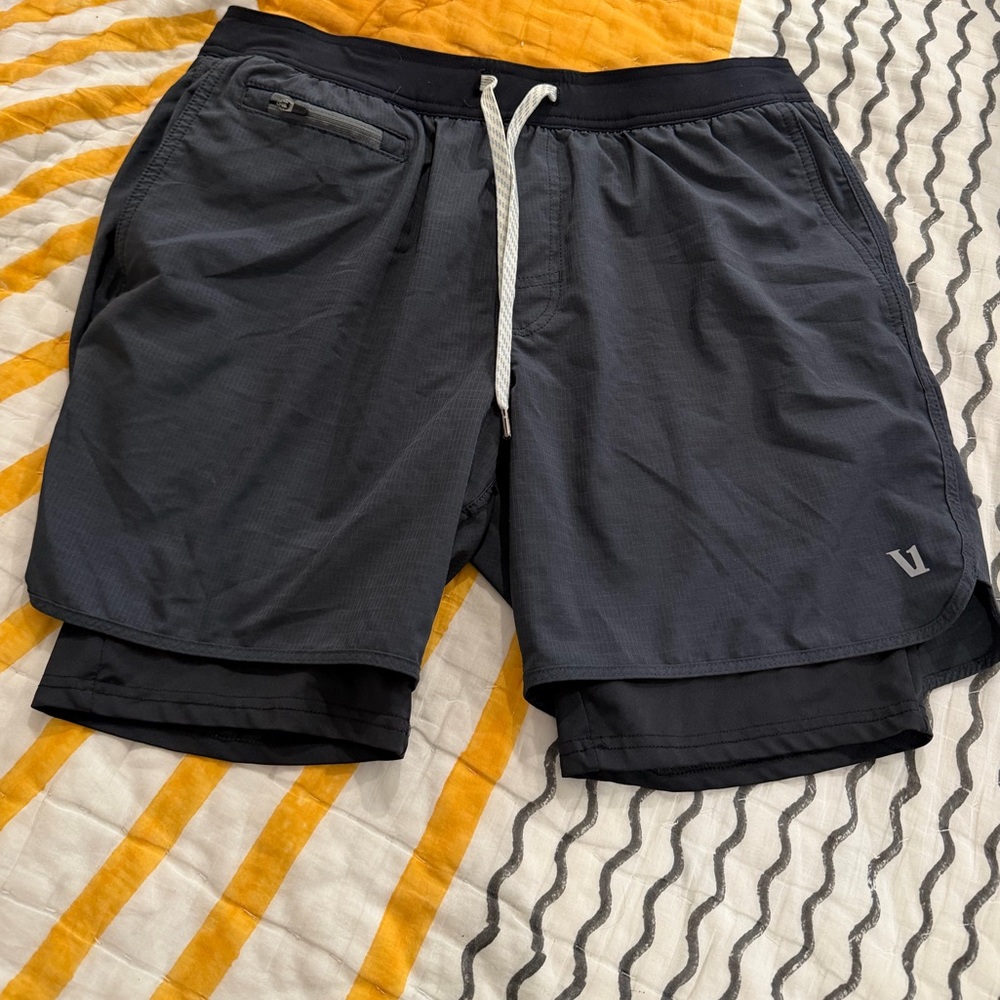 Vuori Men's Black Athletic Shorts with liner